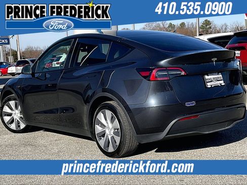 Used 2024 Tesla Model Y 2WD image 11