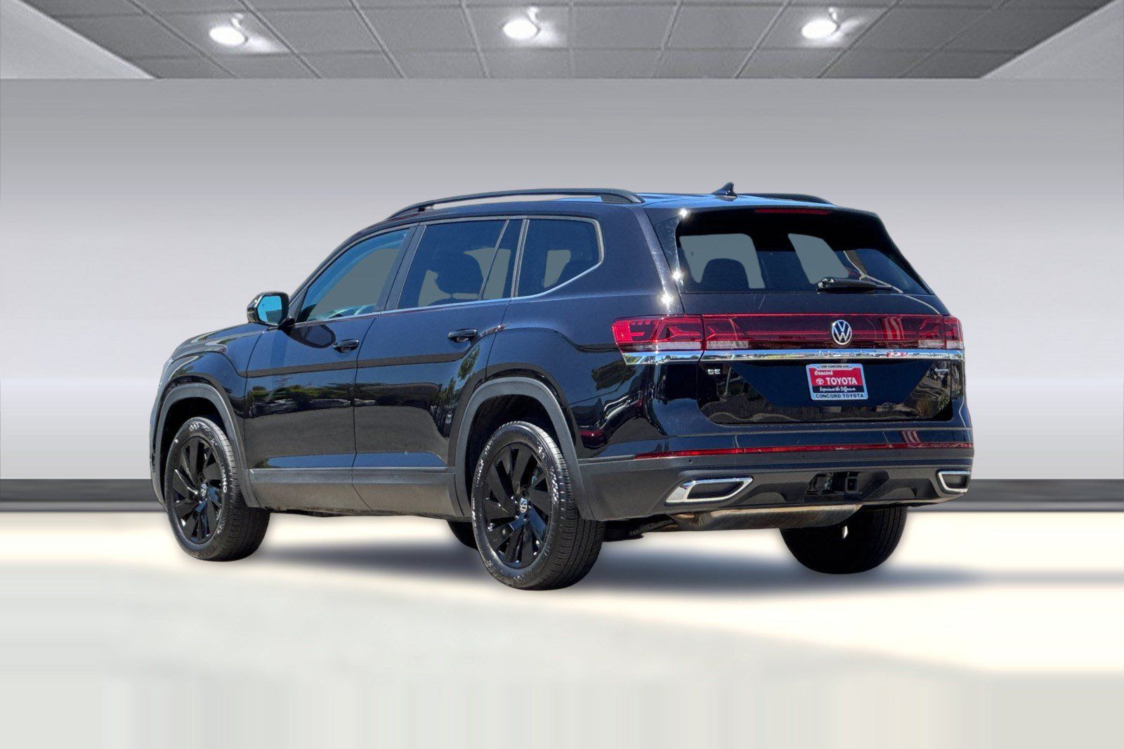 Used 2026 Volkswagen Atlas SE AWD/4WD image 3