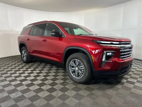 Used 2024 Chevrolet Traverse LT w/ Trailering Package image 2