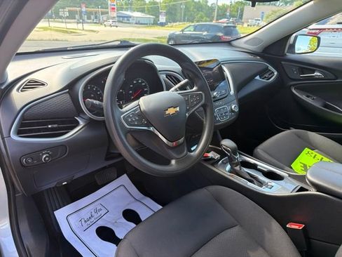 Used 2025 Chevrolet Malibu LT FWD image 17