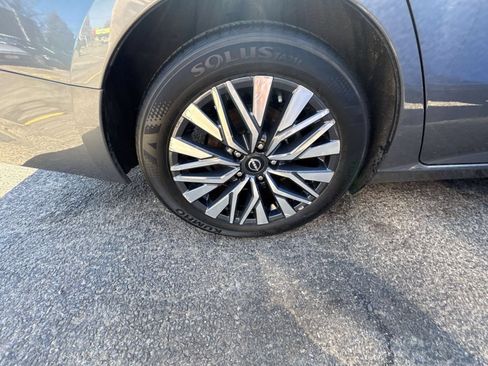 Used 2025 Nissan Altima 2.5 SV FWD image 9