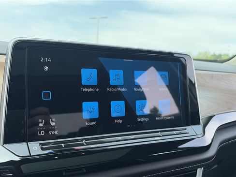 Used 2024 Volkswagen Atlas SE image 44