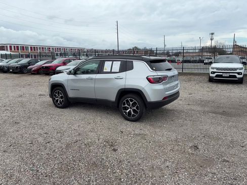 Used 2025 Jeep Compass Limited image 11