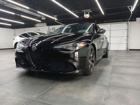 Used 2019 Alfa Romeo Giulia Ti Sport w/ Quick Order Package 22U Sport RWD image 29