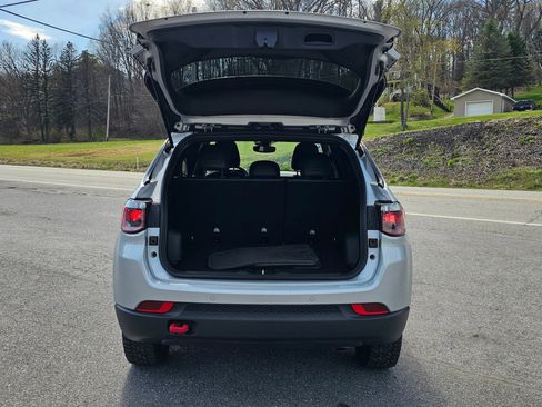 Used 2024 Jeep Compass Trailhawk AWD/4WD image 14