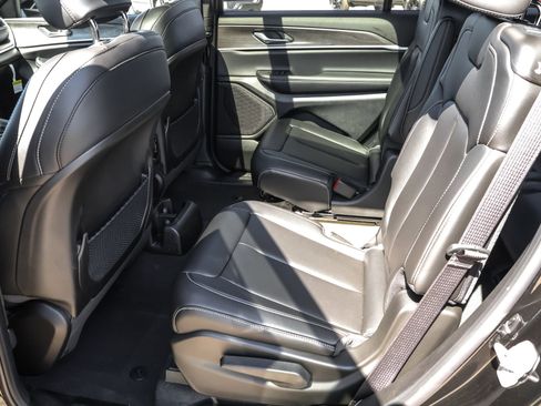 New 2025 Jeep Grand Cherokee L Limited w/ Black Appearance Package image 15