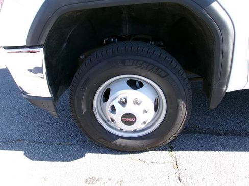 Used 2022 GMC Sierra 3500 Pro w/ Convenience Package image 16