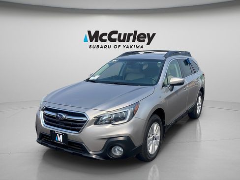 Used 2018 Subaru Outback 2.5i Premium AWD/4WD image 2
