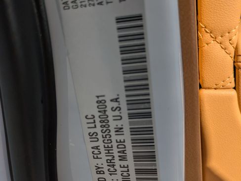 New 2025 Jeep Grand Cherokee Summit image 35