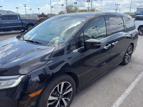 Used 2018 Honda Odyssey Elite image 2
