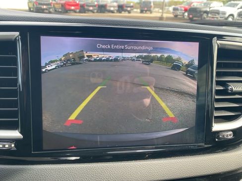 Used 2023 Chrysler Pacifica Touring-L image 23