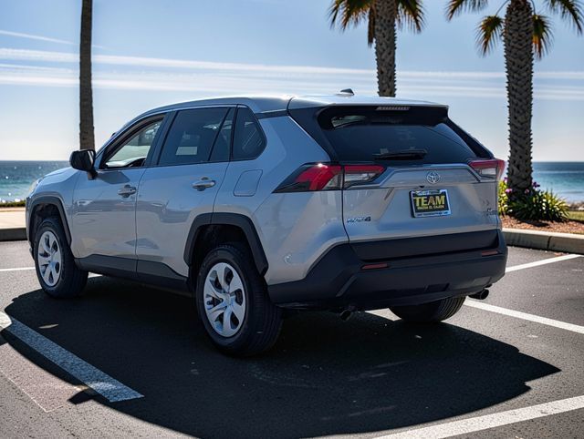 Used 2025 Toyota RAV4 LE AWD/4WD image 7