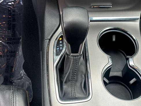 Used 2024 Jeep Grand Cherokee Limited image 25