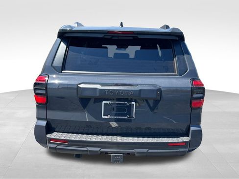 New 2026 Toyota 4Runner SR5 AWD/4WD image 4