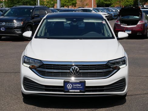Used 2023 Volkswagen Jetta SE w/ Panoramic Sunroof Package FWD image 2