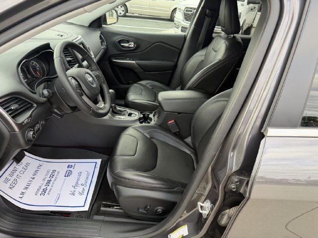 Used 2019 Jeep Cherokee Latitude Plus w/ Comfort/Convenience Group AWD/4WD image 11