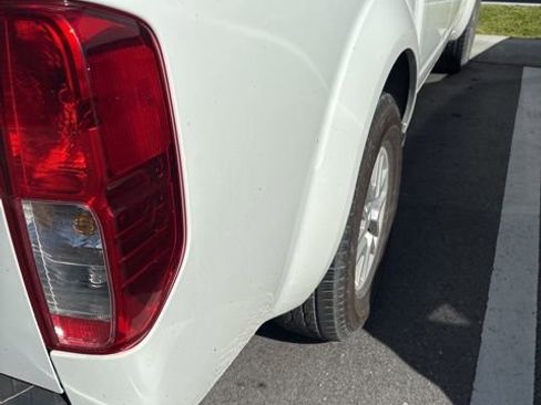 Used 2016 Nissan Frontier SV w/ SV Value Truck Package RWD image 12