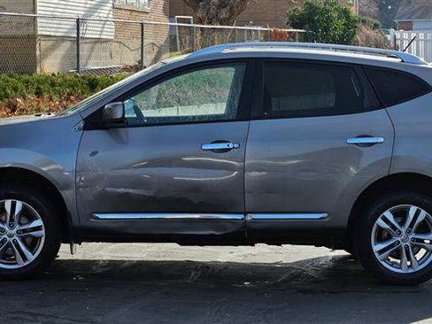 Used 2012 Nissan Rogue SV image 2