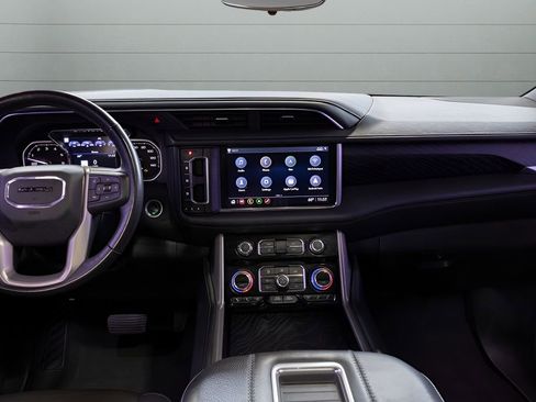 Used 2021 GMC Yukon XL Denali w/ Denali Premium Package AWD/4WD image 30