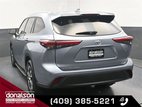Used 2021 Toyota Highlander XLE image 4