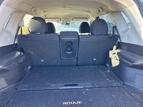 Used 2017 Nissan Rogue SV image 8
