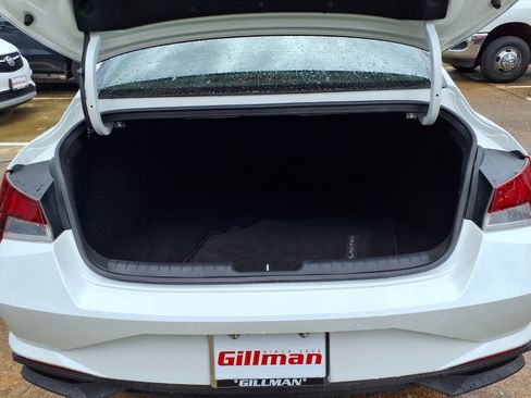 Used 2022 Hyundai Elantra SE FWD image 22