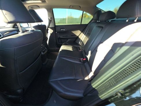 Used 2017 Honda Accord Touring image 24