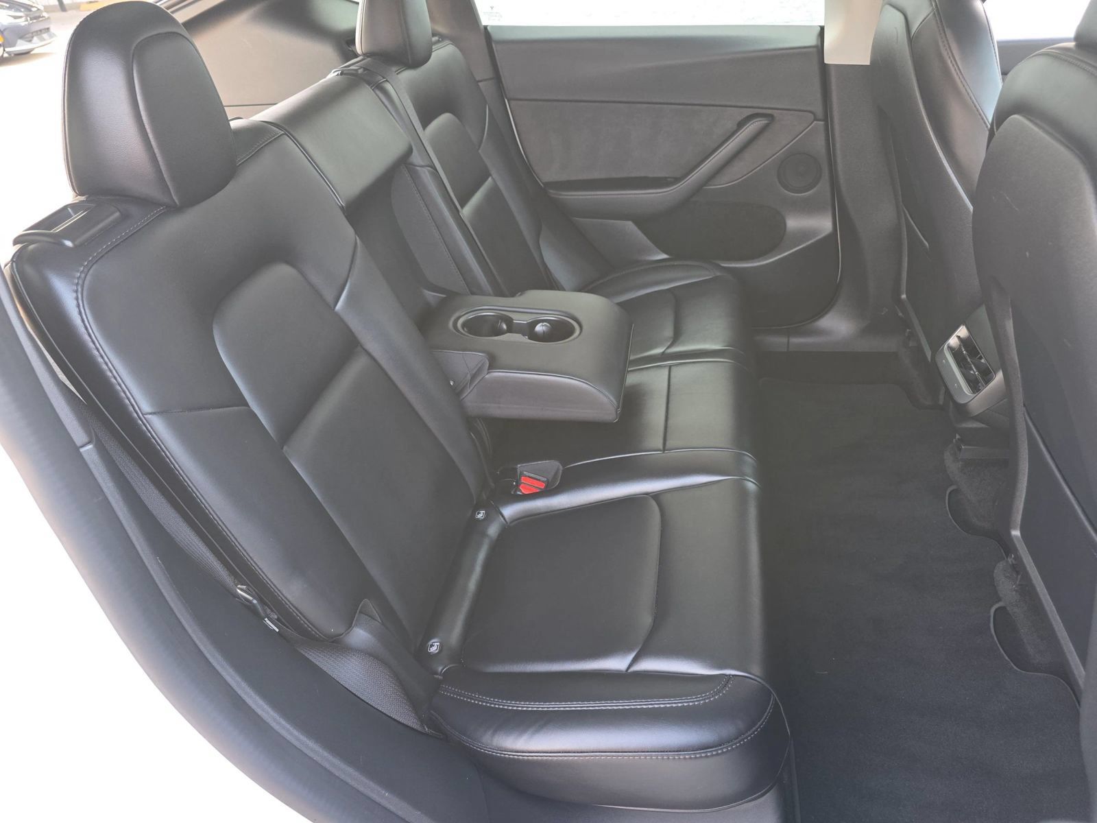 Used 2022 Tesla Model Y Long Range AWD/4WD image 31