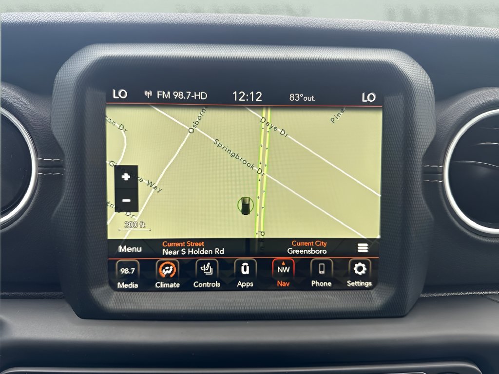 Used 2022 Jeep Wrangler Unlimited Sahara w/ Cold Weather Group AWD/4WD image 16