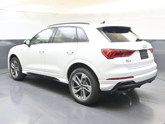 Used 2025 Audi Q3 2.0T Premium w/ Convenience Plus Package AWD/4WD image 3