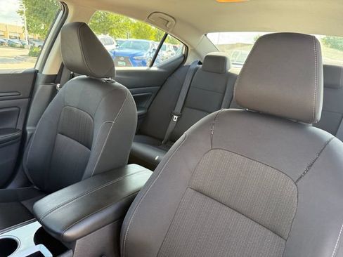 Used 2024 Nissan Altima 2.5 SV FWD image 11