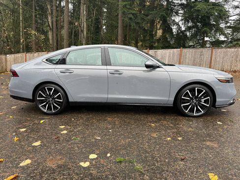 Used 2025 Honda Accord Touring image 8