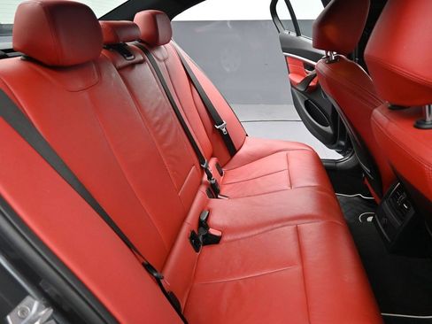 Used 2018 BMW 330i xDrive Sedan w/ Convenience Package image 18