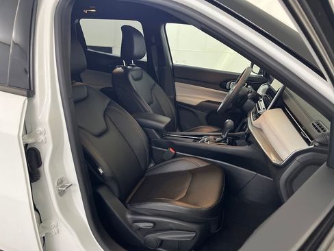 Used 2025 Jeep Compass Limited image 22