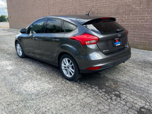 Used 2017 Ford Focus SE FWD image 3