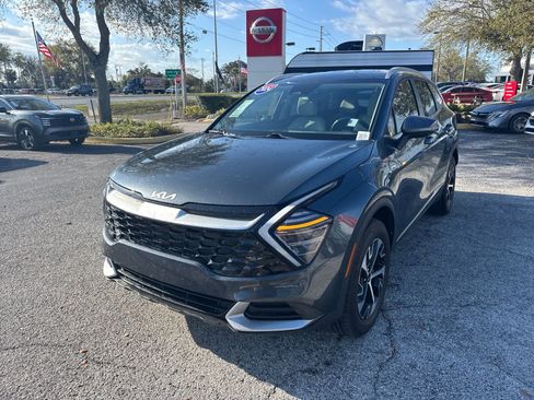 Used 2024 Kia Sportage EX image 3