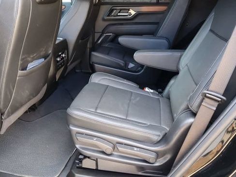 Used 2025 GMC Yukon Denali w/ Denali Reserve Package AWD/4WD image 6