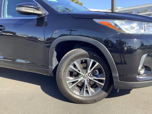 Used 2018 Toyota Highlander LE FWD image 3
