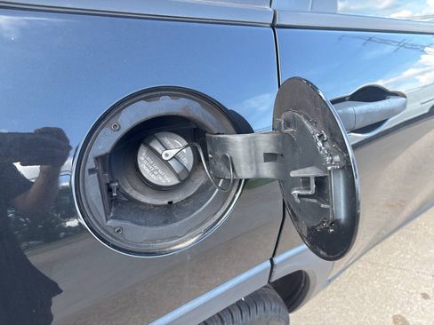 Used 2014 Jeep Cherokee Sport w/ Cold Weather Group AWD/4WD image 20