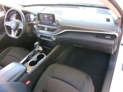 Used 2024 Nissan Altima 2.5 SV FWD image 20