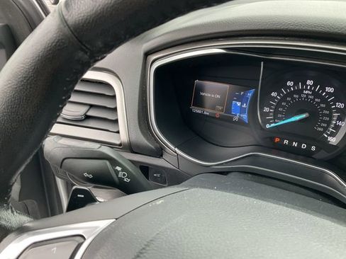 Used 2017 Ford Fusion SE w/ Equipment Group 201A image 21