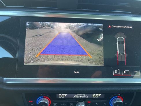 Used 2025 Audi Q3 2.0T Premium image 15