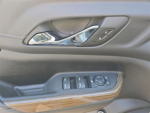 Used 2023 GMC Acadia SLE w/ Driver Convenience Package image 23