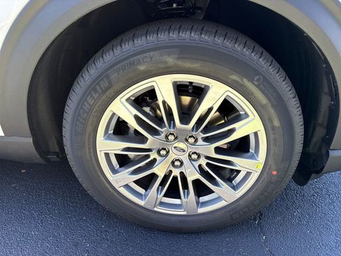 New 2026 Ford Explorer Platinum image 11