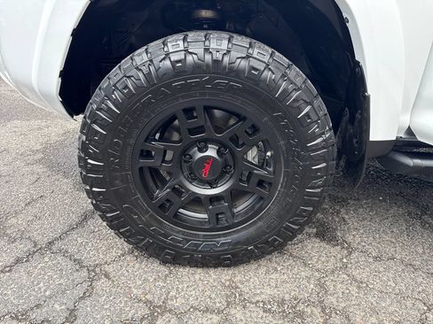 Used 2021 Toyota 4Runner SR5 AWD/4WD image 26