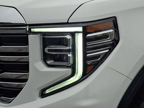 Used 2025 GMC Sierra 1500 SLT RWD image 9