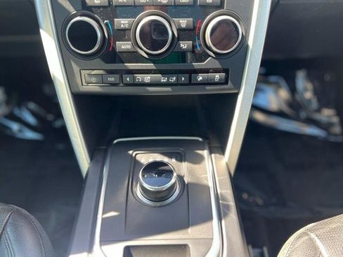 Used 2018 Land Rover Discovery Sport HSE image 18
