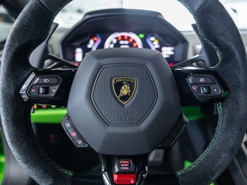 Used 2022 Lamborghini Huracan EVO RWD image 35