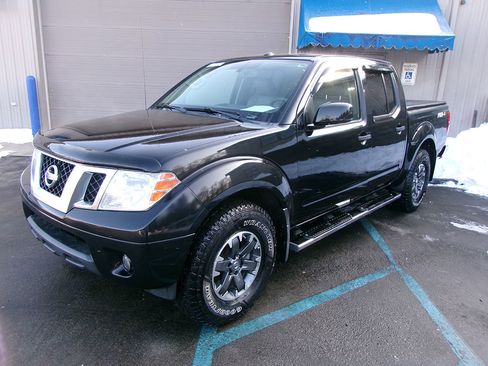 Used 2018 Nissan Frontier PRO-4X image 1