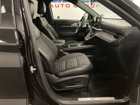 Used 2025 Ford Explorer ST-Line w/ ST-Line Street Pack AWD/4WD image 49